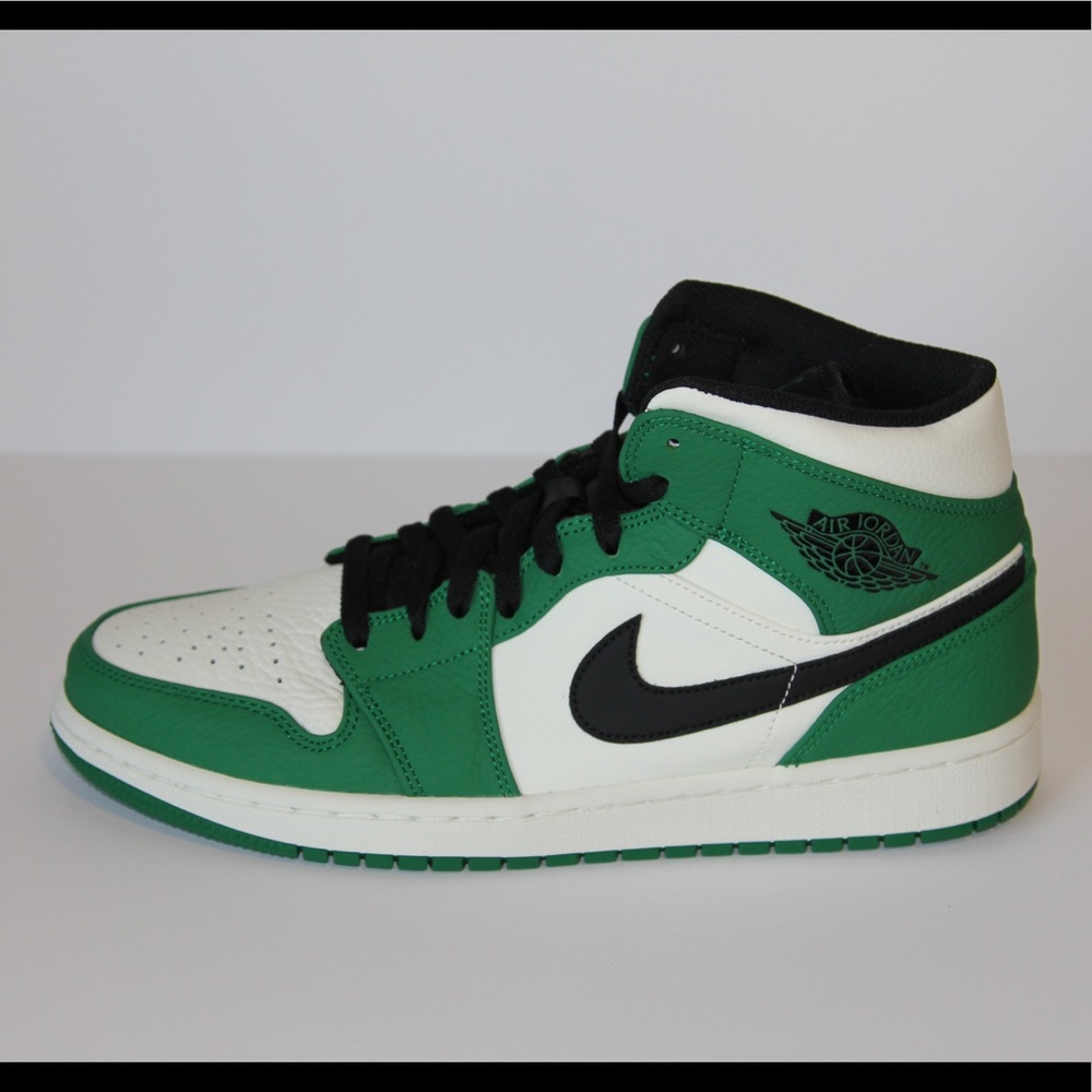 ***SOLD*** New Men’s Nike Air Jordan 1 Mid SE Team